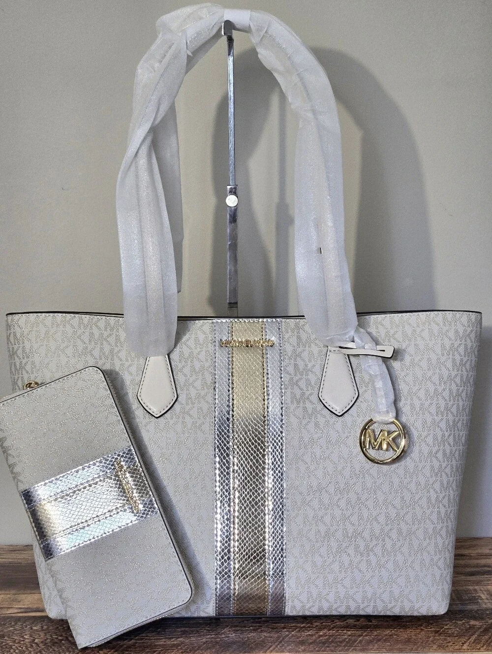 Michael Kors Sheila Large Mettalic Tote And Wallet Set